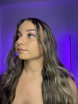 Snapshot of AnnyLopezzz_ chatting on 10/30/25, 04:44 AnnyLopezzz online show from 10/30/25, 04:44