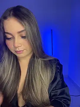 Snapshot of AnnyLopezzz_ chatting on 10/12/25, 04:14 AnnyLopezzz online show from 10/12/25, 04:14