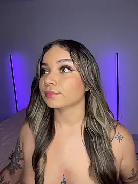 Snapshot of AnnyLopezzz_ chatting on 11/05/25, 04:15 AnnyLopezzz online show from 11/05/25, 04:15