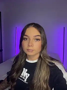 Snapshot of AnnyLopezzz_ chatting on 10/24/25, 04:44 AnnyLopezzz online show from 10/24/25, 04:44