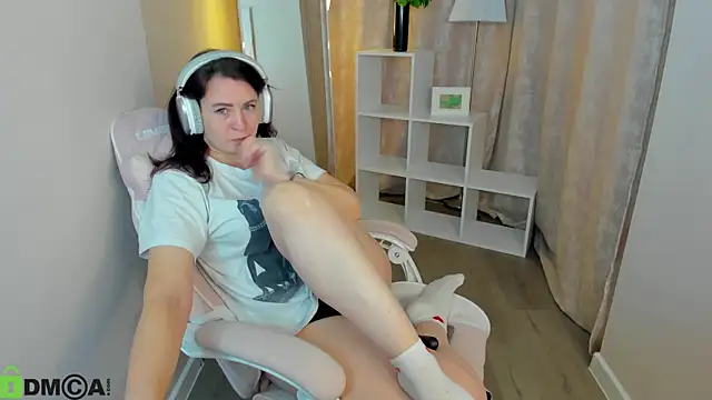 Snapshot of Lea_shadom chatting on 11/06/25, 01:09 Lea shadom online show from 11/06/25, 01:09