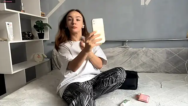 Snapshot of VelvetKate chatting on 10/03/25, 01:45 VelvetKate online show from 10/03/25, 01:45