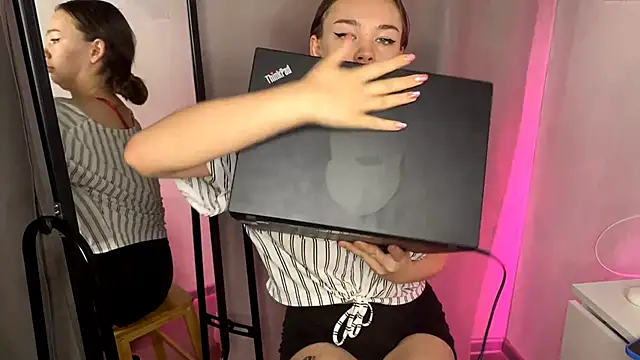 Snapshot of VelvetKate chatting on 10/24/25, 05:56 VelvetKate online show from 10/24/25, 05:56