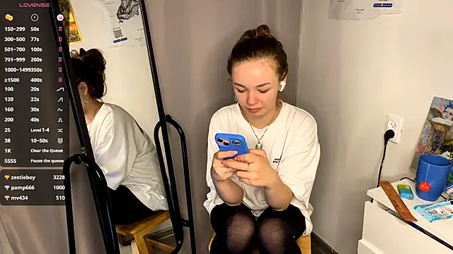 Snapshot of VelvetKate chatting on 11/07/25, 07:07 VelvetKate online show from 11/07/25, 07:07