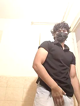 Snapshot of Goodmens5 chatting on 11/17/25, 02:10 Goodmens5 online show from 11/17/25, 02:10