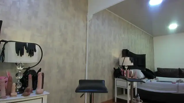 Snapshot of BarbaraLeython1 chatting on 11/25/25, 02:39 BarbaraLeython1 online show from 11/25/25, 02:39