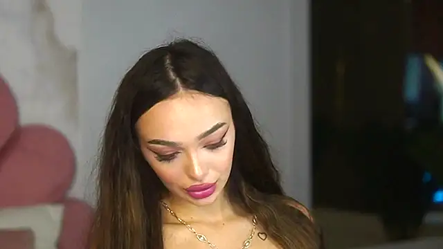 Snapshot of AmiraVeyl chatting on 10/11/25, 11:06 AmiraVeyl online show from 10/11/25, 11:06