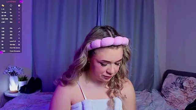 Snapshot of AliaBuerstatte chatting on 12/02/25, 06:15 AliaBuerstatte online show from 12/02/25, 06:15