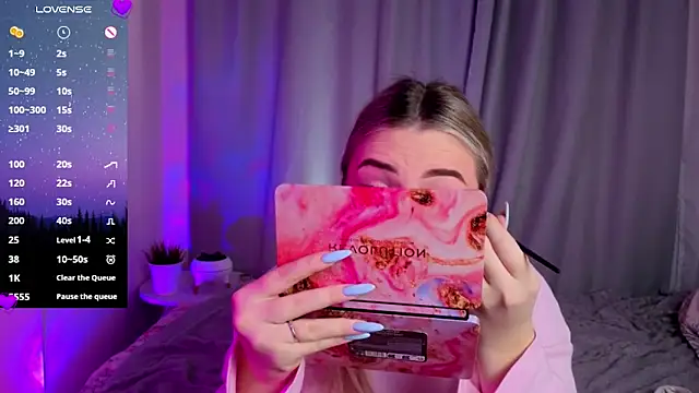 Snapshot of AliaBuerstatte chatting on 11/08/25, 07:06 AliaBuerstatte online show from 11/08/25, 07:06