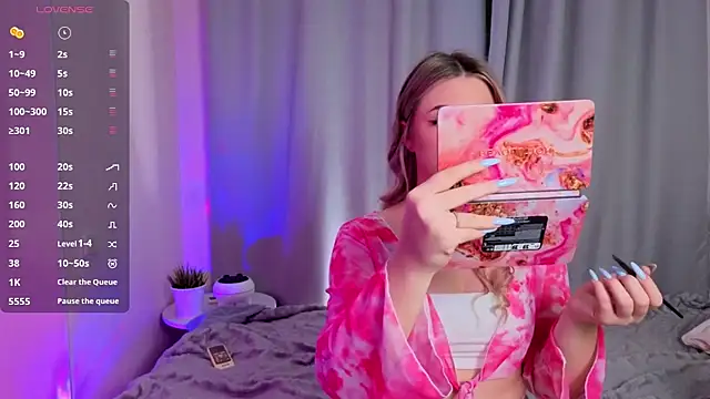 Snapshot of AliaBuerstatte chatting on 11/09/25, 07:07 AliaBuerstatte online show from 11/09/25, 07:07