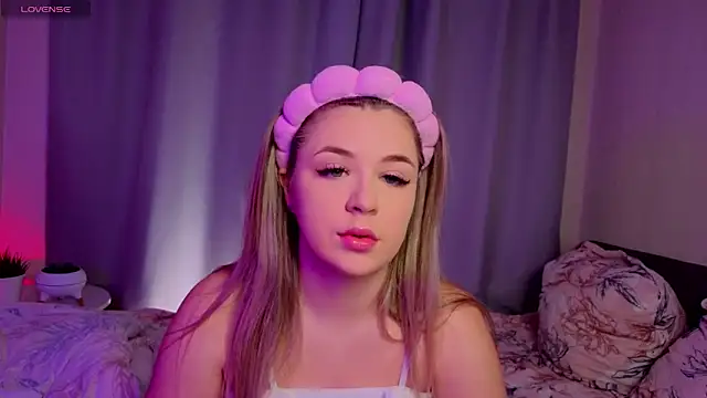 Snapshot of AliaBuerstatte chatting on 11/14/25, 07:06 AliaBuerstatte online show from 11/14/25, 07:06