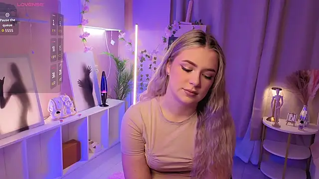 Snapshot of AliaBuerstatte chatting on 10/21/25, 07:57 AliaBuerstatte online show from 10/21/25, 07:57