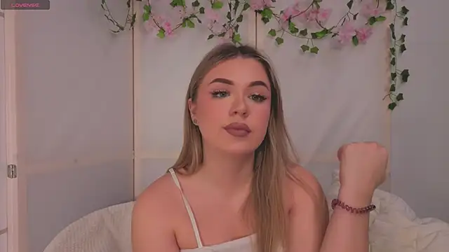 Snapshot of AliaBuerstatte chatting on 11/25/25, 07:08 AliaBuerstatte online show from 11/25/25, 07:08