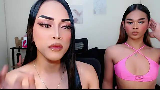 Snapshot of Lessandra_Lust chatting on 09/21/25, 04:23 Lessandra Lust online show from 09/21/25, 04:23