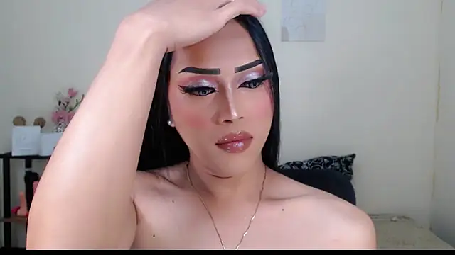 Snapshot of Lessandra_Lust chatting on 10/13/25, 03:30 Lessandra Lust online show from 10/13/25, 03:30