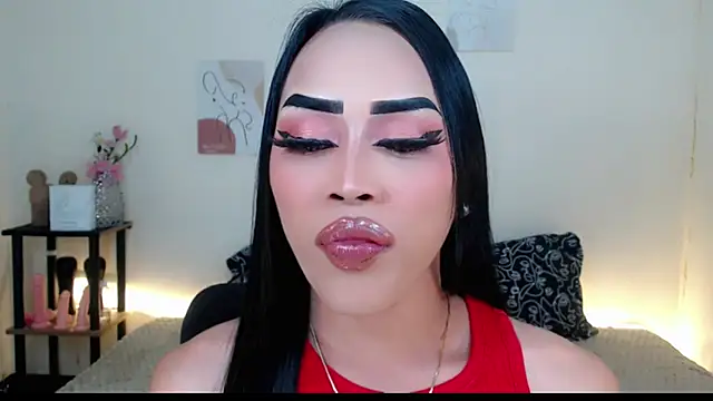 Snapshot of Lessandra_Lust chatting on 10/10/25, 11:05 Lessandra Lust online show from 10/10/25, 11:05