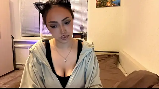 Leaf Unto online show from 11/30/25, 02:51