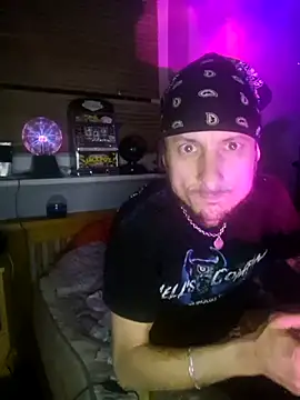 MODEST11 MMiILOO AMARO online show from 10/17/25, 04:38