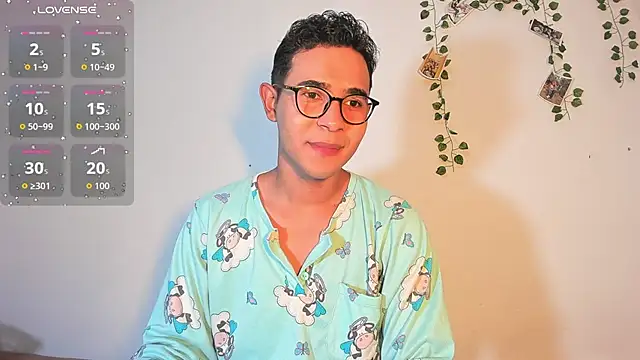Snapshot of cute_sammy_1 chatting on 10/04/25, 11:01 cute sammy 1 online show from 10/04/25, 11:01