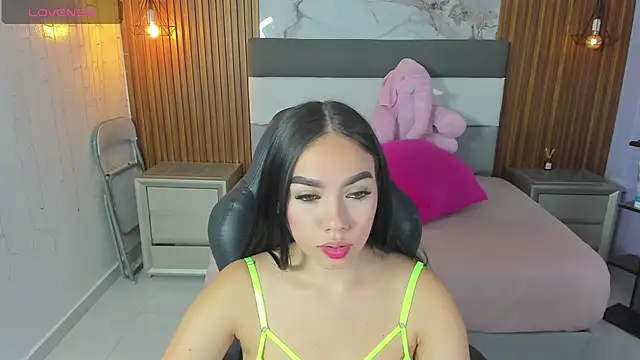 MOLLYSPENCER1 online show from 03/19/26, 06:52