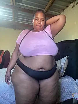 Snapshot of Curvycandy95 chatting on 06/13/26, 01:31 Curvycandy95 online show from 06/13/26, 01:31