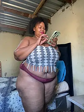 Snapshot of Curvycandy95 chatting on 07/17/26, 07:38 Curvycandy95 online show from 07/17/26, 07:38