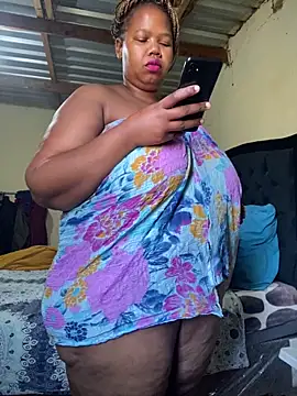 Curvycandy95 online show from 05/30/26, 06:42