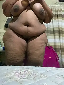 Snapshot of Curvycandy95 chatting on 06/11/26, 07:33 Curvycandy95 online show from 06/11/26, 07:33