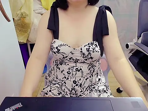 Phuong Myy online show from 11/19/25, 03:45