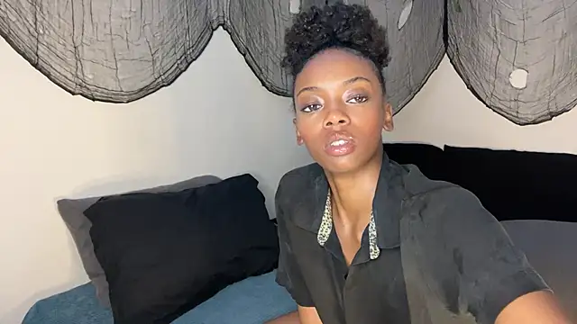 Trixie luv1 online show from 10/16/25, 12:46