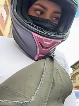 AlannaEvons online show from 11/06/25, 09:52