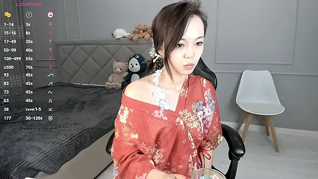 Yunleah online show from 11/17/25, 01:42