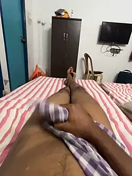 usermood2000 online show from 12/05/25, 05:39