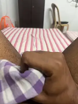 usermood2000 online show from 12/22/25, 07:19