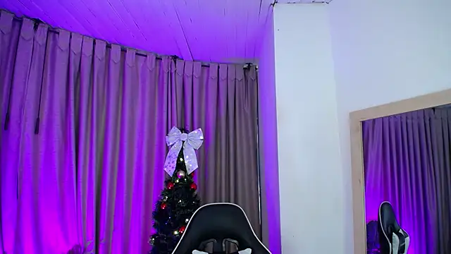 athenea fox online show from 12/20/25, 07:28