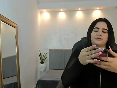 Snapshot of kendall_roous chatting on 10/07/25, 07:15 kendall roous online show from 10/07/25, 07:15