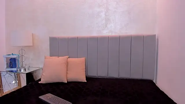 Snapshot of kendall_roous chatting on 09/10/25, 07:57 kendall roous online show from 09/10/25, 07:57