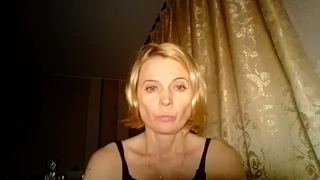 LiluXRose online show from 09/25/25, 08:26