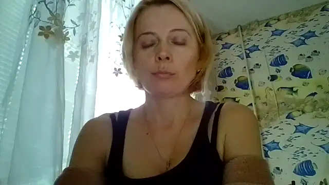 LiluXRose online show from 09/15/25, 10:05