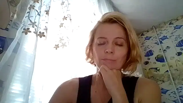 LiluXRose online show from 09/19/25, 01:04