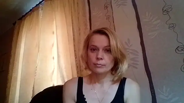 LiluXRose online show from 10/14/25, 10:05