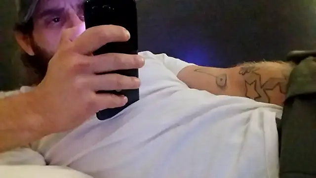 Snapshot of Brabbit3211 chatting on 09/21/25, 02:28 Brabbit3211 online show from 09/21/25, 02:28