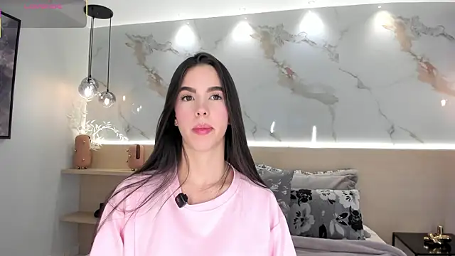 Snapshot of SolAvelar chatting on 06/21/26, 01:22 SolAvelar online show from 06/21/26, 01:22