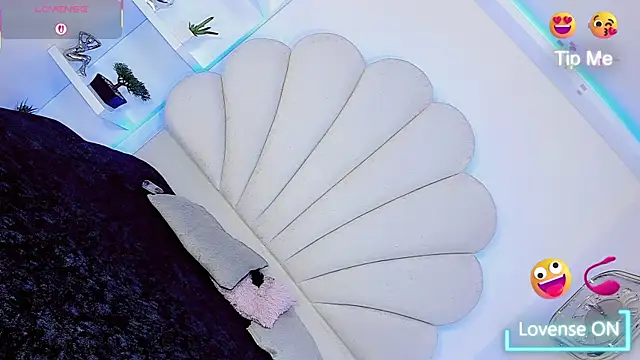 Snapshot of Miacuteee chatting on 11/30/25, 08:37 Miacuteee online show from 11/30/25, 08:37