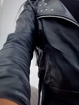 -Mia1 online show from 12/04/25, 12:15