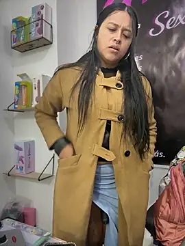 Snapshot of -Mia1 chatting on 02/05/26, 12:01 -Mia1 online show from 02/05/26, 12:01