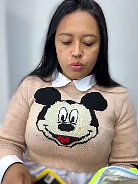 Snapshot of -Mia1 chatting on 02/03/26, 12:32 -Mia1 online show from 02/03/26, 12:32