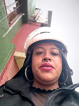 Snapshot of -Mia1 chatting on 01/12/26, 12:01 -Mia1 online show from 01/12/26, 12:01