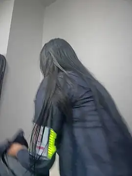 Snapshot of -Mia1 chatting on 02/21/26, 12:07 -Mia1 online show from 02/21/26, 12:07