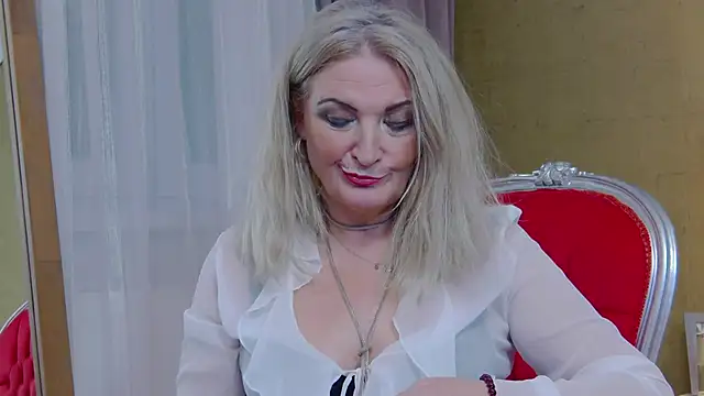 Snapshot of Allura_Jenson chatting on 10/13/25, 06:42 Allura Jenson online show from 10/13/25, 06:42